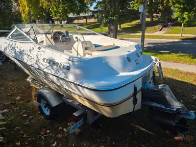 17’ Four Winns Horizon QX bowrider boat for sale in perfect working condition. 7 person capacity. 20...