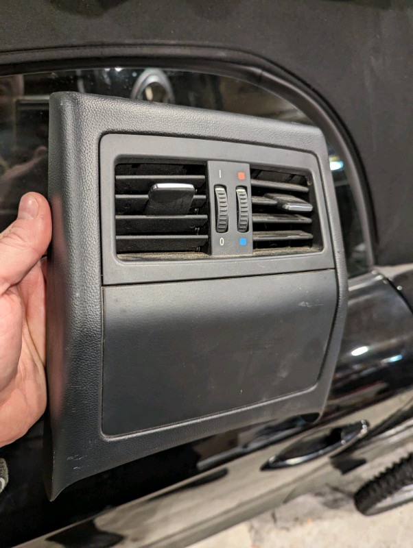 BMW e90 black centre console rear trim non-ashtray in Other Parts & Accessories in Hamilton - Image 2