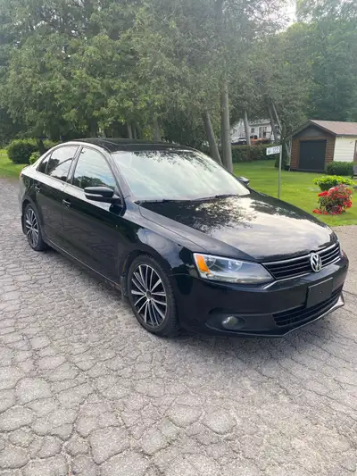 Propriétaire depuis 9 ans je vends ma Jetta pour m’acheter une voiture plus récente . Toujours entre...