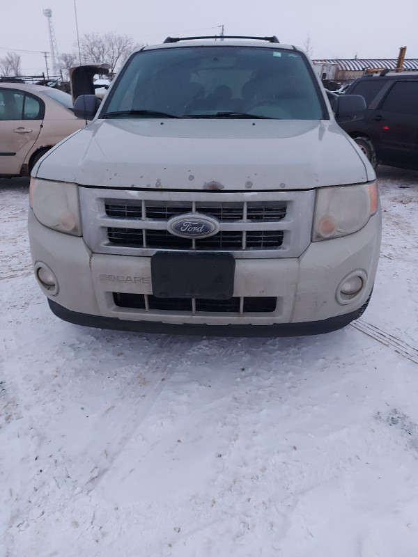 2008 Ford Escape Parts out in Auto Body Parts in Winnipeg - Image 4