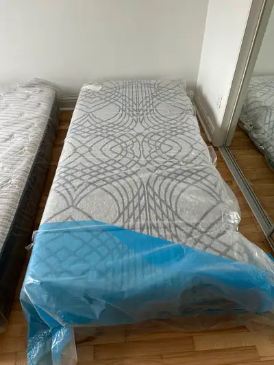 Matelas simple Serta I comfort à vendre 150$, View more