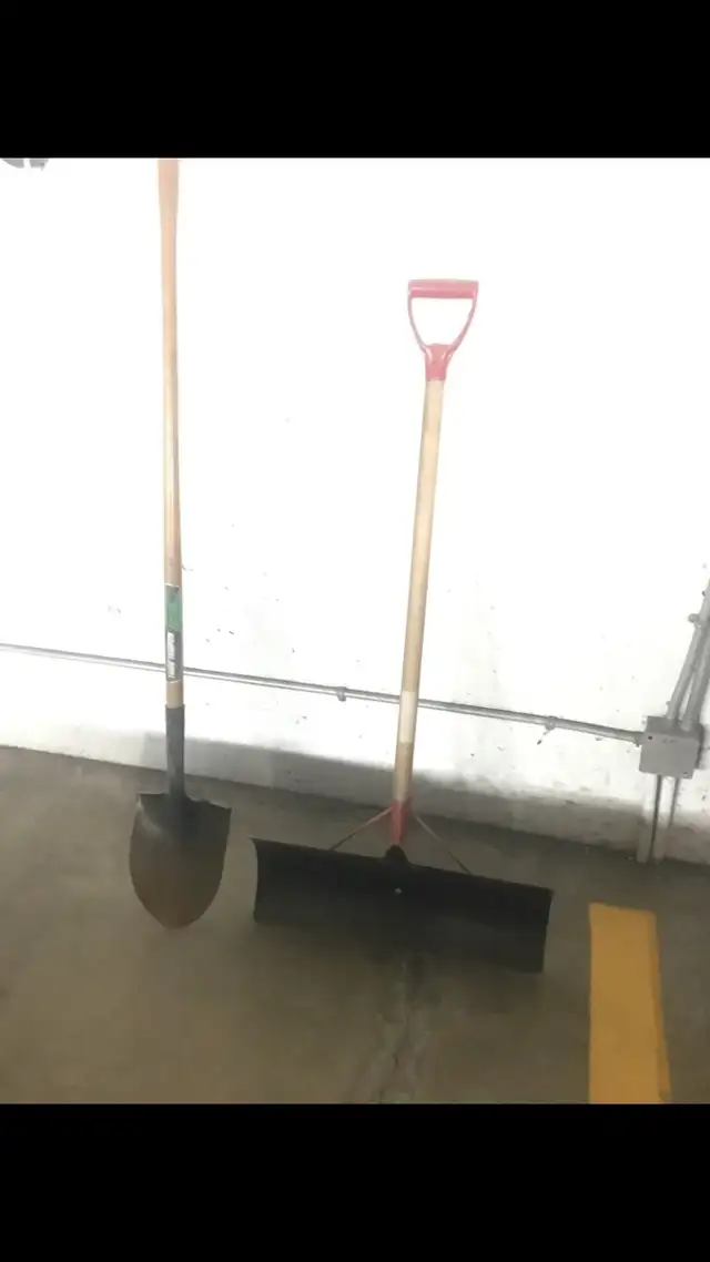 Heavy Duty Snow Shovels