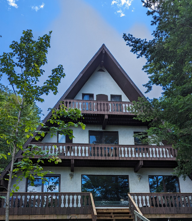 À louer cet été - Grande maison style suisse en montagne dans Locations temporaires  à Laurentides - Image 2