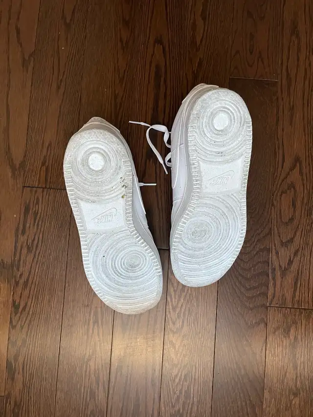 Nike Air shoes size 9 in Men's in City of Toronto - Image 3