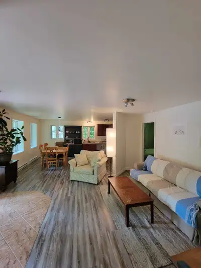 Rez-de-Jardin en pleine nature 1600$/mois + hydro (incluant internet) (prix discutable si personne s...