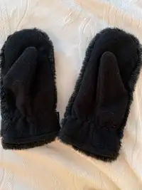 ESPRIT faux fur / fleece mittens