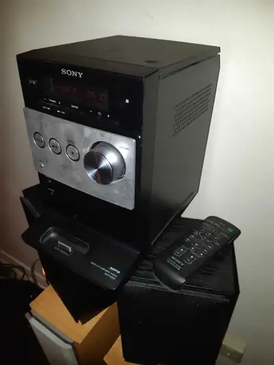 Découvrez ce système stéréo Sony compact mais puissant, idéal pour tout amateur de musique ! Ce syst...