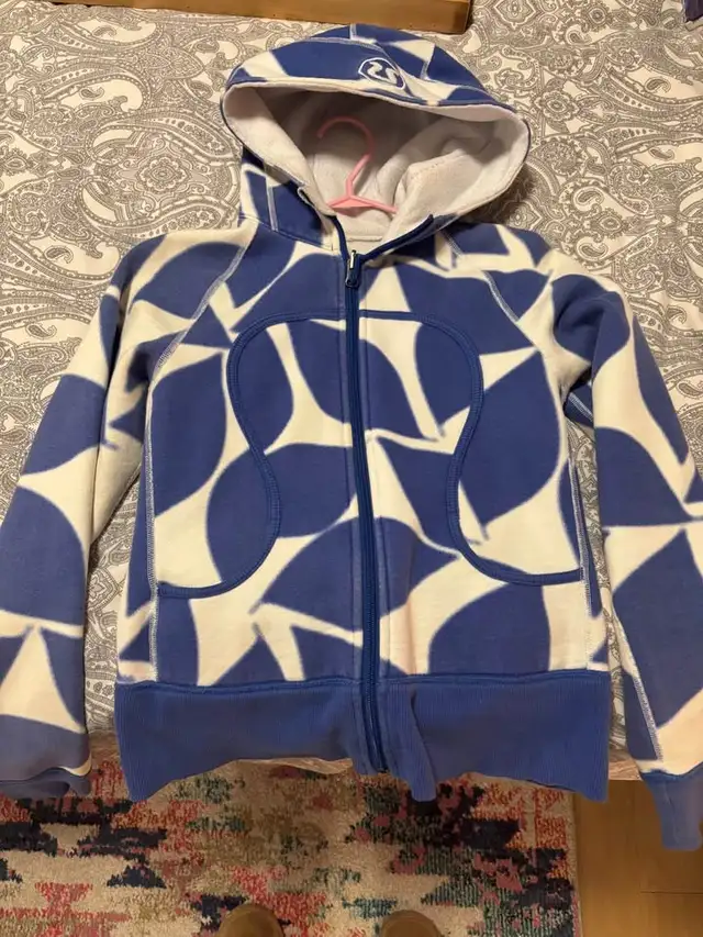 Lululemon scuba sweater in Women's - Tops & Outerwear in Dartmouth - Image 2