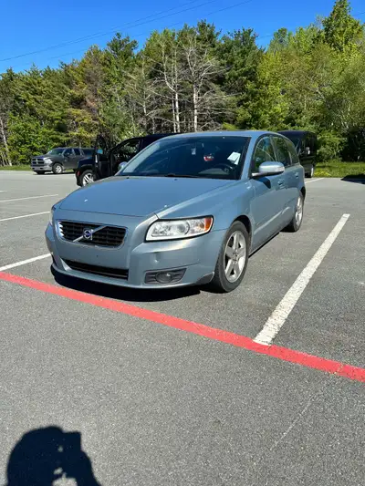 2008 Volvo v50 wagon. 233k kms. Automatic. Engine and body are great. No MVI - needs motor mount to...