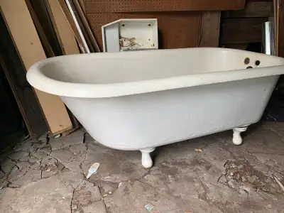 Bain sur pieds en fonte 5 pieds, View more