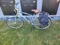 Vélo avec sacoche