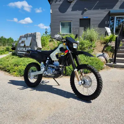 2024 DR-Z 400 with under 900Km on it. Bike includes: Plisport Re-Style Kit, Clark Oversize Tank, Tai...