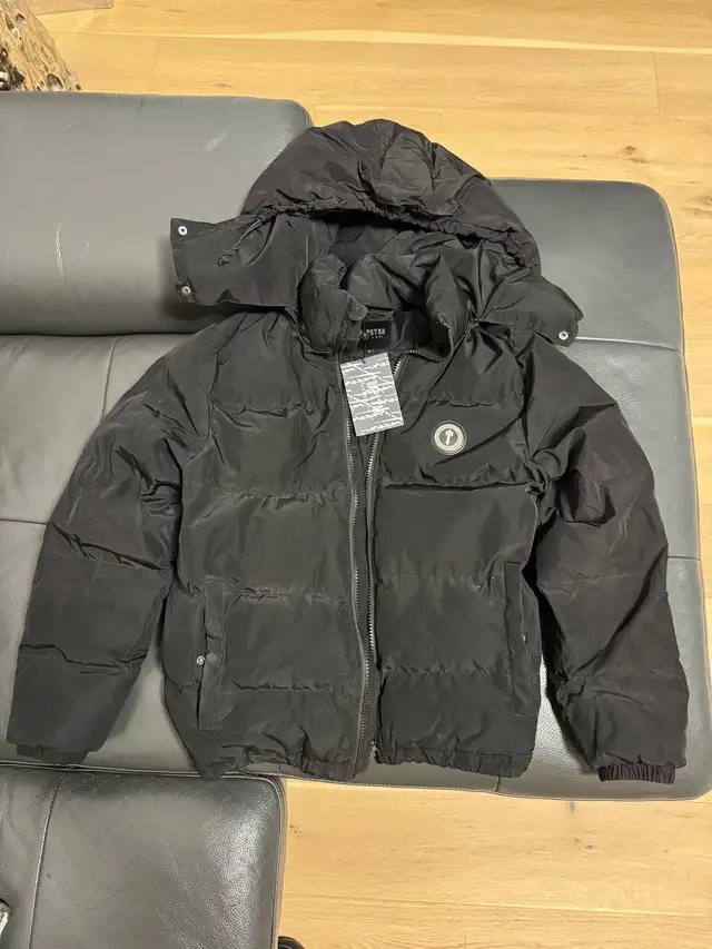 Trapstar Irongate Puffer Jacket in Men's in Mississauga / Peel Region - Image 2