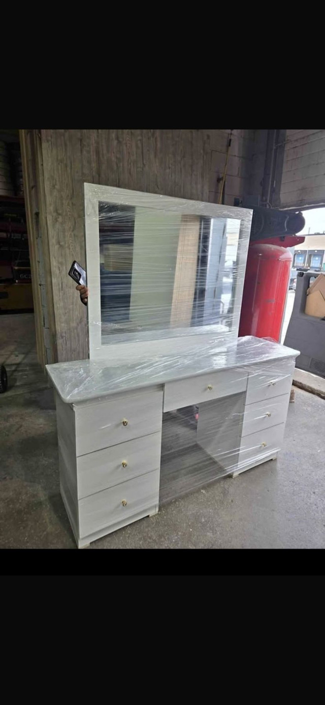 Dresser with 6 drawers for sale !!! in Dressers & Wardrobes in City of Toronto - Image 2