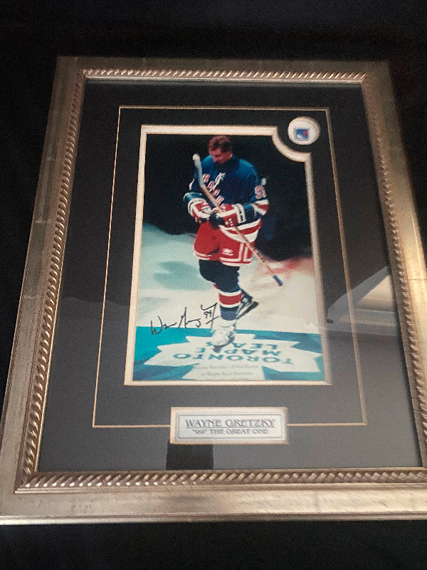 Wayne Gretzky Autographed Print in Arts & Collectibles in Moncton