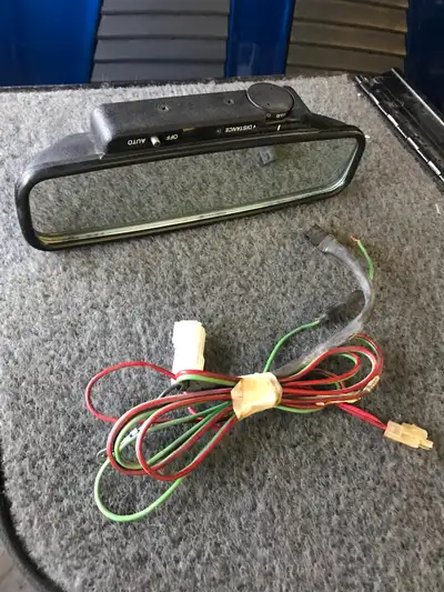 *****RARE***** FACTORY AUTO DIMMING REAR VIEW MIRROR****SUPER RARE•****LIKE NEW****(With harness)***...