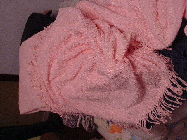 Pink Bed Spread Queen Size dans Literie  à Hamilton