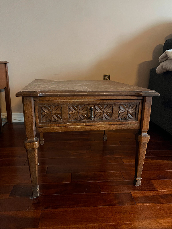 Antique End Table in Other Tables in City of Toronto