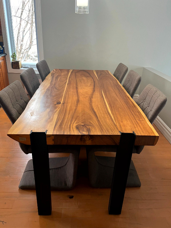 table de salle à dîner en bois d'accacia dans Mobilier de salle à manger et cuisine  à Laval/Rive Nord