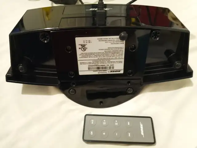 BOSE SOUNDLINK with BLUETOOTH 5.1 connection. Just Plug N Play in Stereo Systems & Home Theatre in Mississauga / Peel Region - Image 7