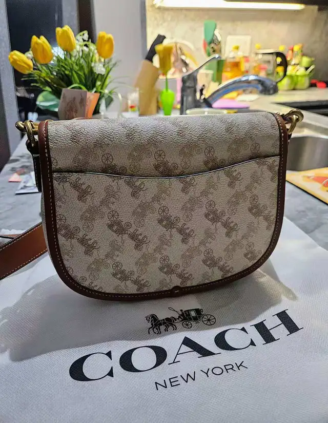 Coach Harley Crossbody Bag featuring the brand's iconic horse  in Bags & Luggage in Mississauga / Peel Region - Image 3