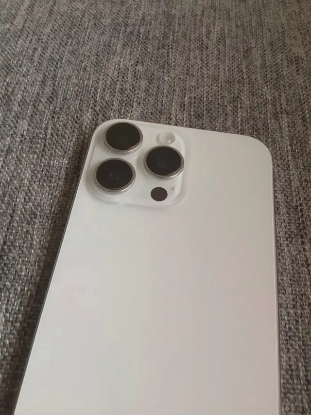 Apple iPhone 16 Pro Max 256GB - Pearl White  in Cell Phones in Cambridge - Image 5