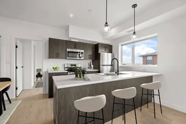 LUXURY 3 Bedroom Apartment! With Fitness Centre!