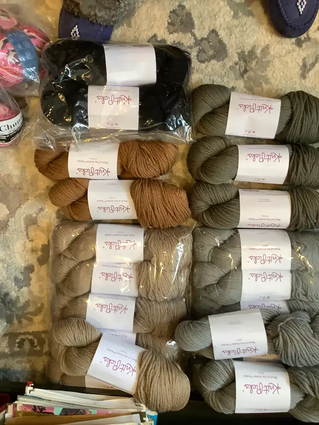 19 BALLS Of SHETLAND CHUNKY YARN in Hobbies & Crafts in Barrie - Image 4