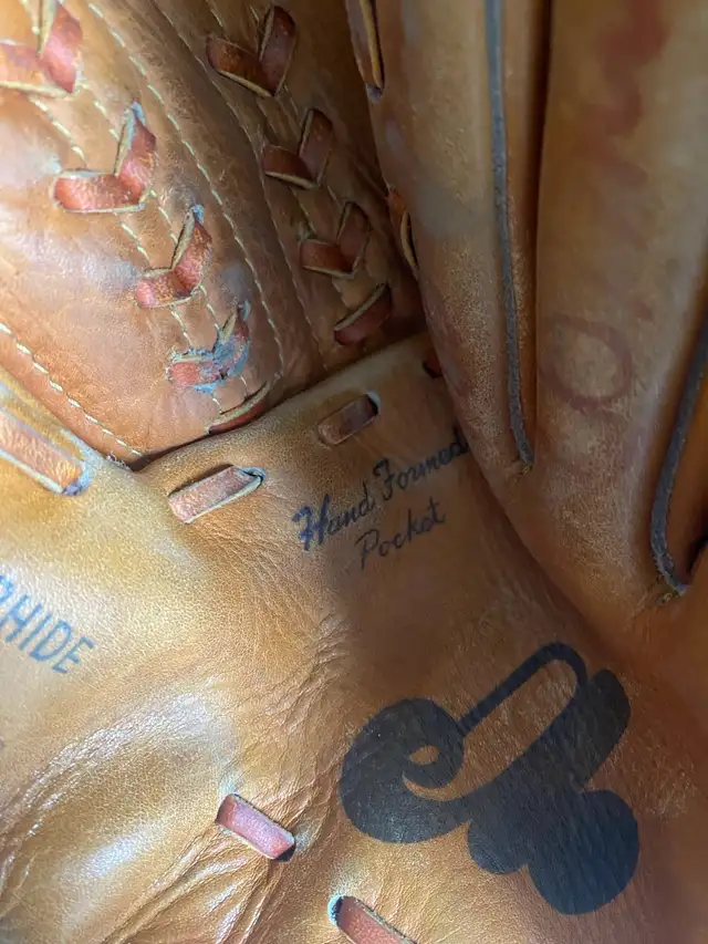 professional model ME711 Expos glove in Baseball & Softball in Mississauga / Peel Region - Image 5