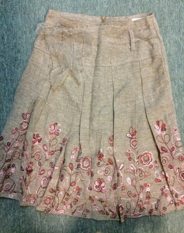 Floral Skirt in Women's - Dresses & Skirts in Saskatoon