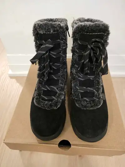 Clarks "Aveligh Edge" Black Suede Winter Boots Size 6 US, View more