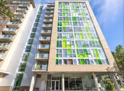 Vous recherchez une location courte durée pour quelques jours ou quelques mois ce Magnifique condo 4...