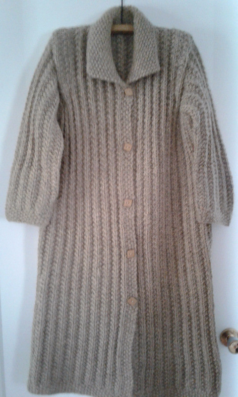 Succession - NOUVEAU PRIX - Manteau tricoté dans Femmes - Autre  à Victoriaville