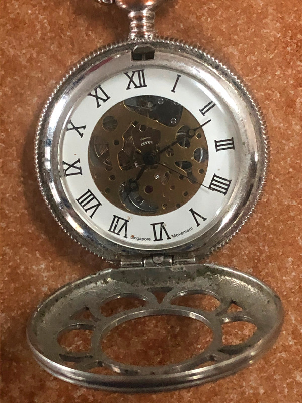 Vintage Stop Watch With Mechanical Background Design in Jewellery & Watches in Woodstock - Image 2