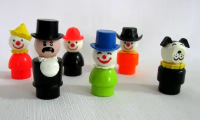 FIGURINES  de CIRQUE VINTAGE FISHER PRICE "RINGMASTER  & CLOWNS", View more