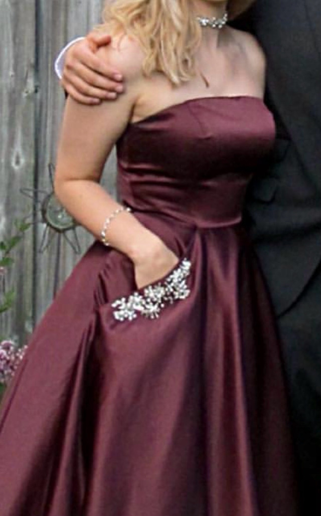 Prom Dress Size 4  in Women's - Dresses & Skirts in Mississauga / Peel Region - Image 2