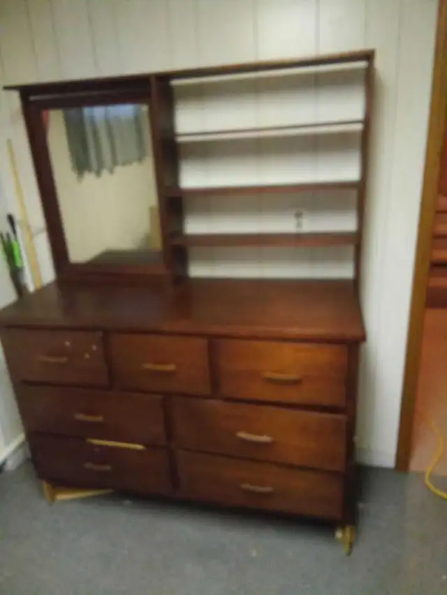 Wooden Dresser Hutch in Dressers & Wardrobes in Hamilton - Image 2