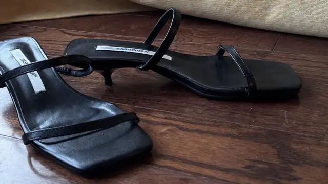 Black Kitten Heel Mules - Square Toe - Size 6 in Women's - Shoes in City of Toronto - Image 2