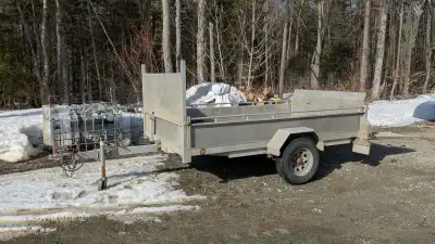 - Remorque 6x10 de marque Vest en très bonne condition - Année 2006 - 100% aluminium avec pôle avant...