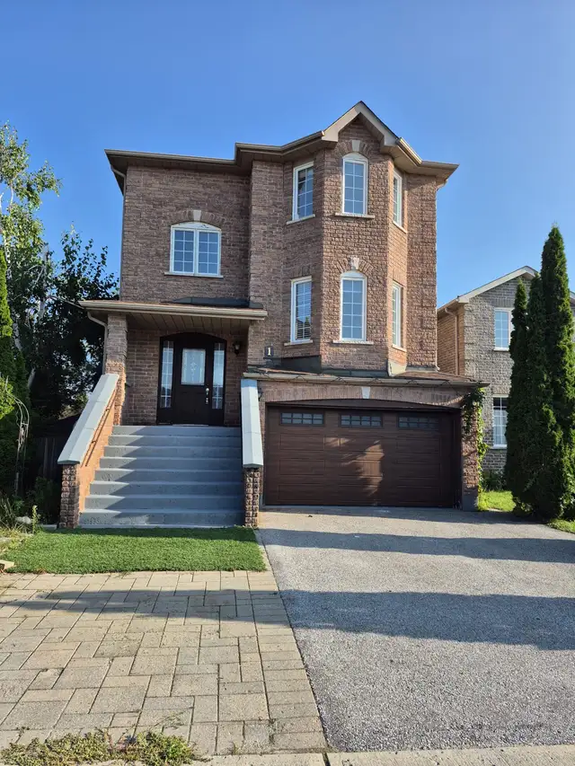 Beautiful Detached House available for rent in Barrie