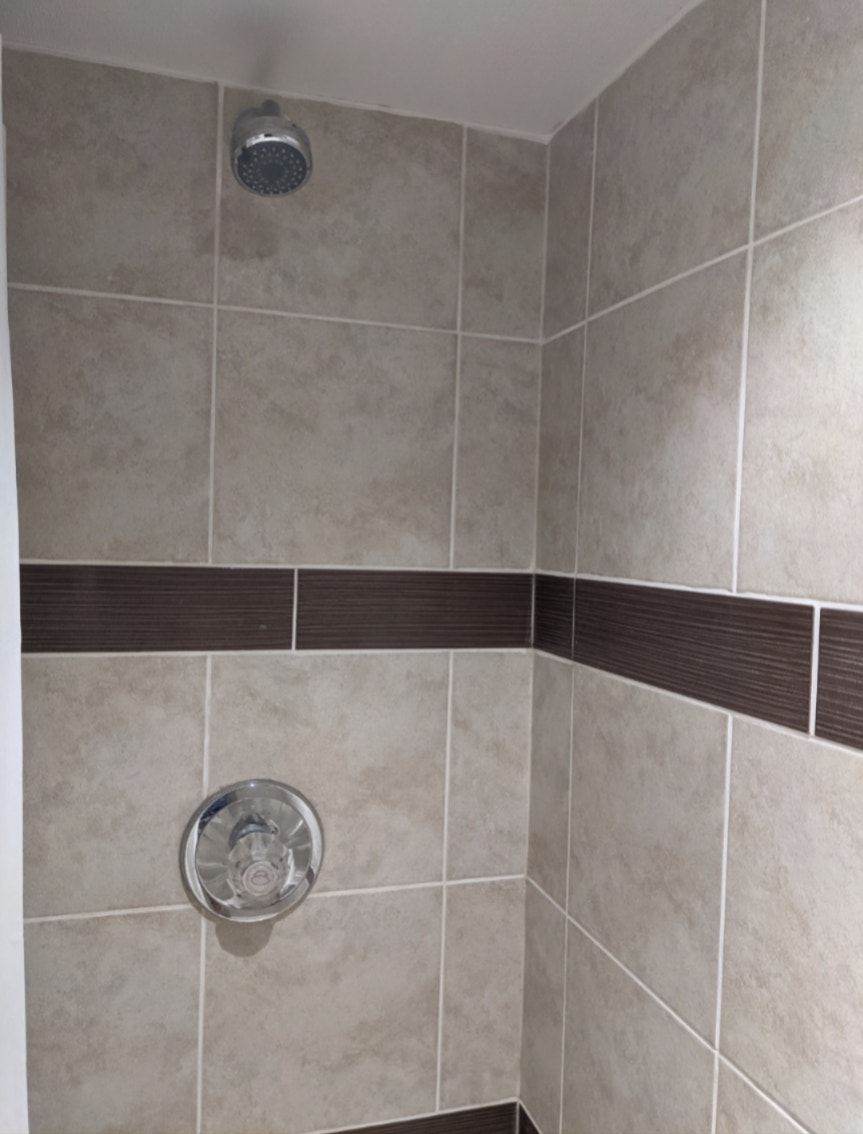 lower 2 bedroom suite for rent in Rosscarrock 5
