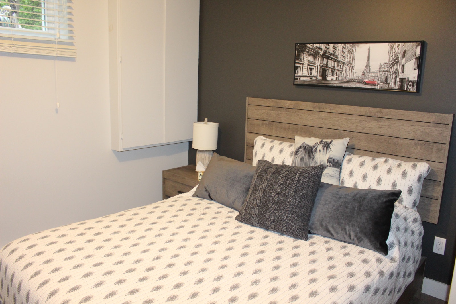 TROIS-RIVIÈRES. TRÈS GRANDE ET BELLE CHAMBRE A LOUER — photo 2