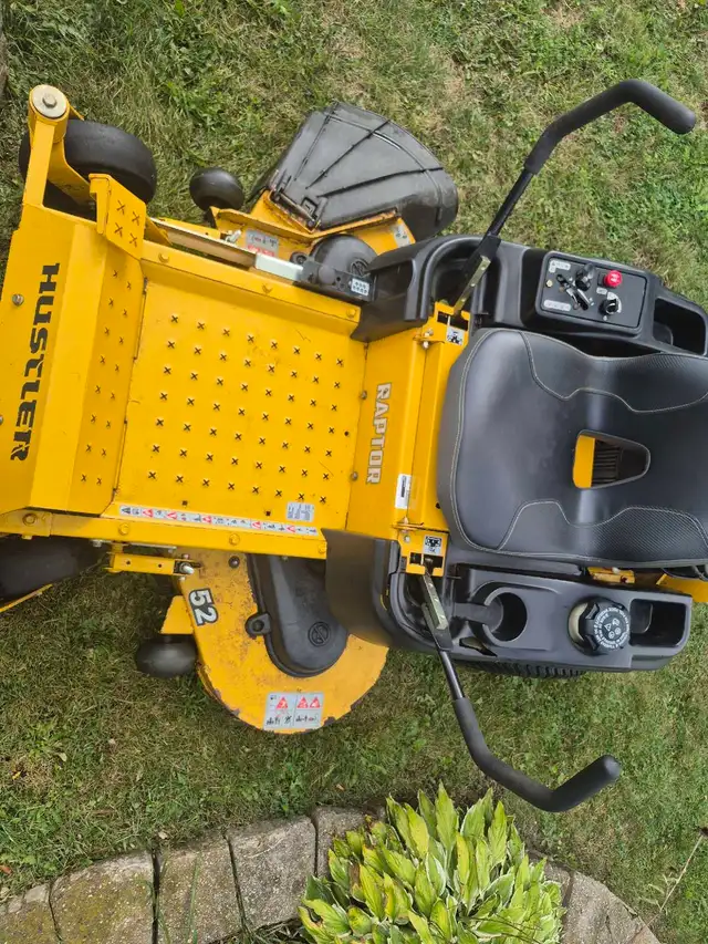 52" Hustler Raptor zero turn in Lawnmowers & Leaf Blowers in Markham / York Region - Image 4