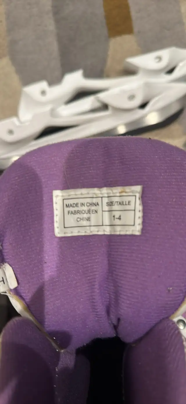 girls roller blades / skates in Skates & Blades in Hamilton - Image 4