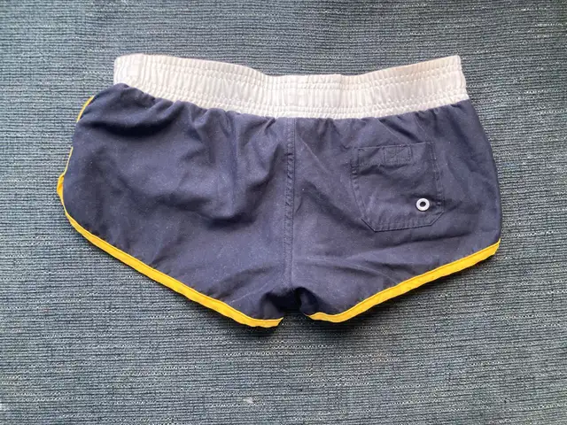 Corona shorts size S in Women's - Bottoms in City of Toronto - Image 3