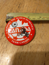 CSA Soccer Canada Marching to Mexico 1985 button