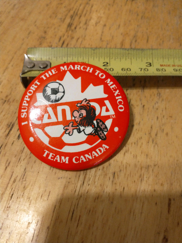 CSA Soccer Canada Marching to Mexico 1985 button in Arts & Collectibles in City of Toronto
