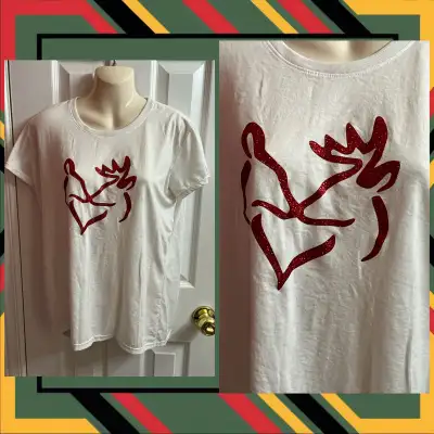 Buck & Doe Heart Kissing Large White T-Shirt, View more