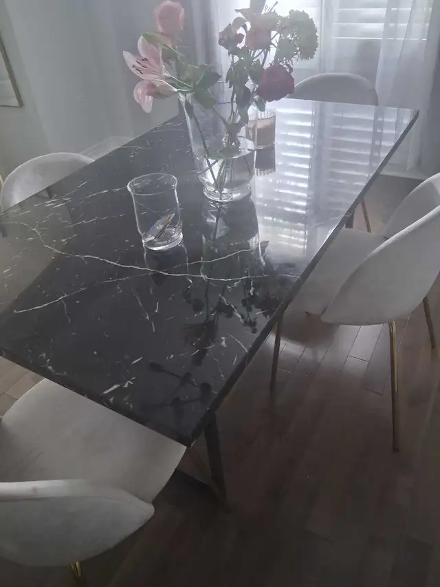 dining table (chairs and decore not included) in Dining Tables & Sets in Barrie - Image 4