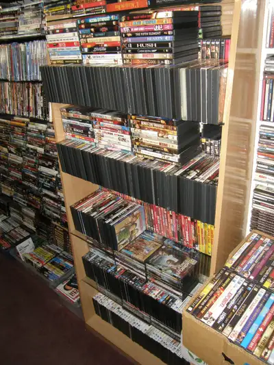 Étagère Bibliothèque en Bois avec 6 Tablette en Verre 30'' Large 63'' Haut 13'' Profond - 80$